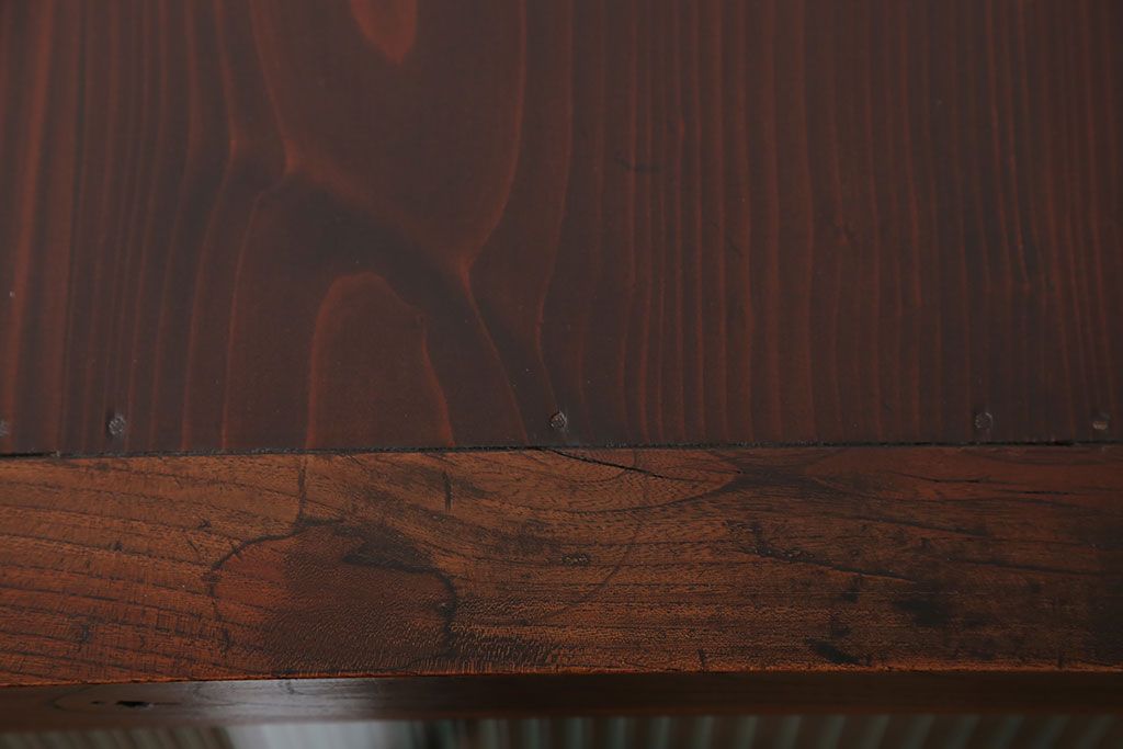 アンティーク家具　古民具・骨董 前面欅材の大振りな脚付きモールガラス収納棚(サイドボード)