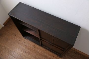 アンティーク家具　古民具・骨董 簡素な作りの脚付き収納棚(本棚)