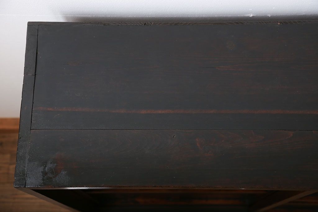 アンティーク家具　古民具・骨董 簡素な作りの脚付き収納棚(本棚)