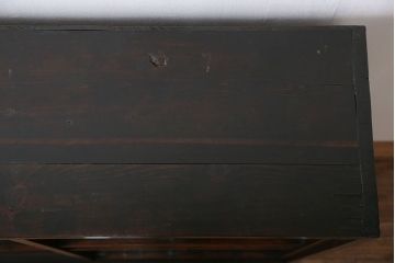 アンティーク家具　古民具・骨董 簡素な作りの脚付き収納棚(本棚)