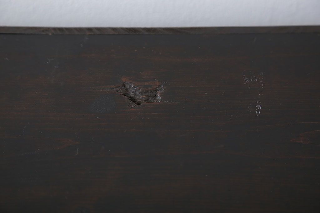 アンティーク家具　古民具・骨董 簡素な作りの脚付き収納棚(本棚)