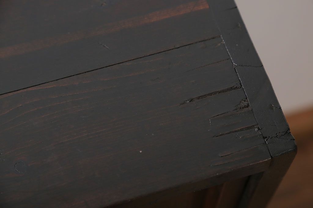 アンティーク家具　古民具・骨董 簡素な作りの脚付き収納棚(本棚)