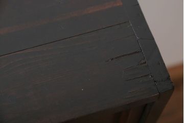アンティーク家具　古民具・骨董 簡素な作りの脚付き収納棚(本棚)