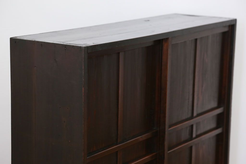 アンティーク家具　古民具・骨董 簡素な作りの脚付き収納棚(本棚)