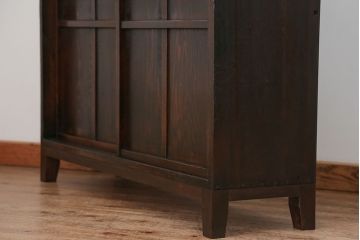 アンティーク家具　古民具・骨董 簡素な作りの脚付き収納棚(本棚)
