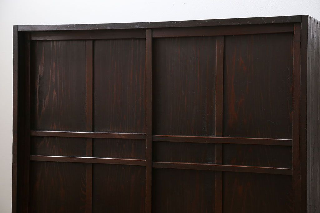 アンティーク家具　古民具・骨董 簡素な作りの脚付き収納棚(本棚)