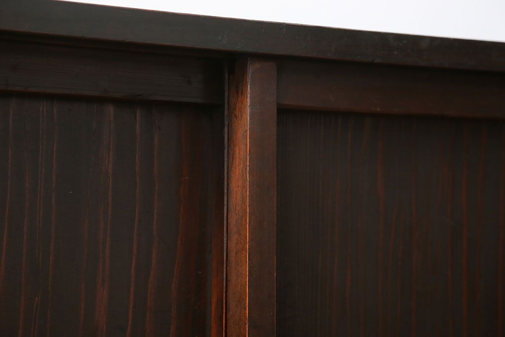 アンティーク家具　古民具・骨董 簡素な作りの脚付き収納棚(本棚)