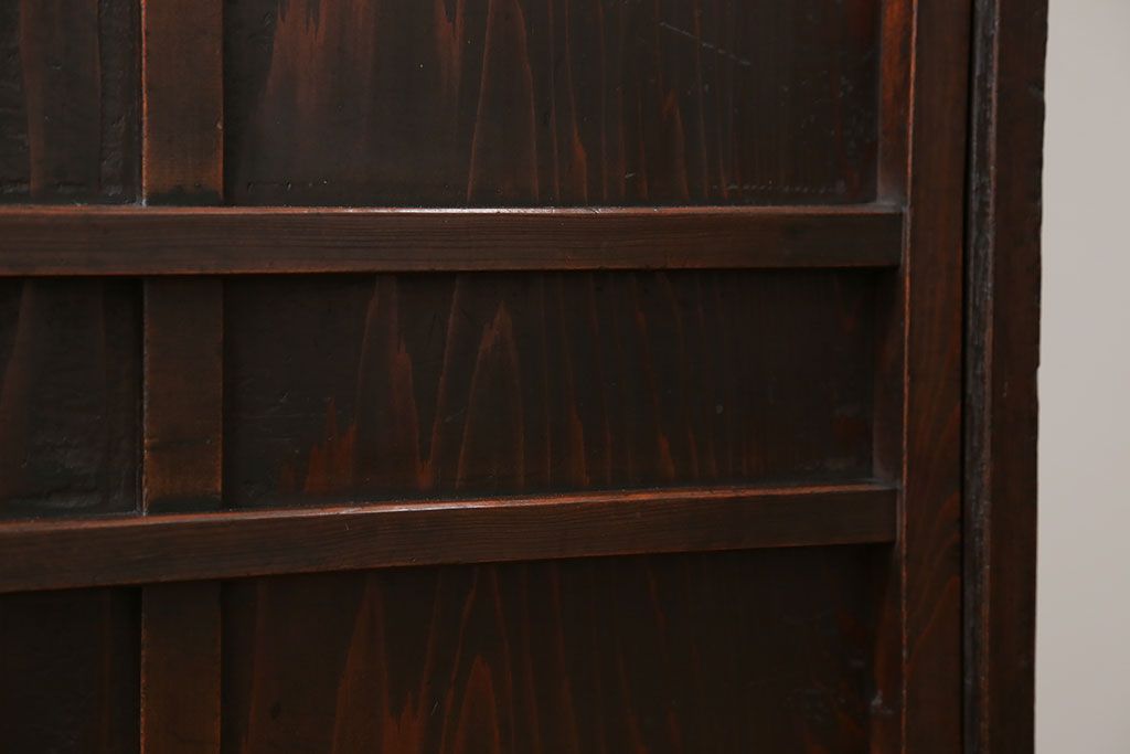 アンティーク家具　古民具・骨董 簡素な作りの脚付き収納棚(本棚)