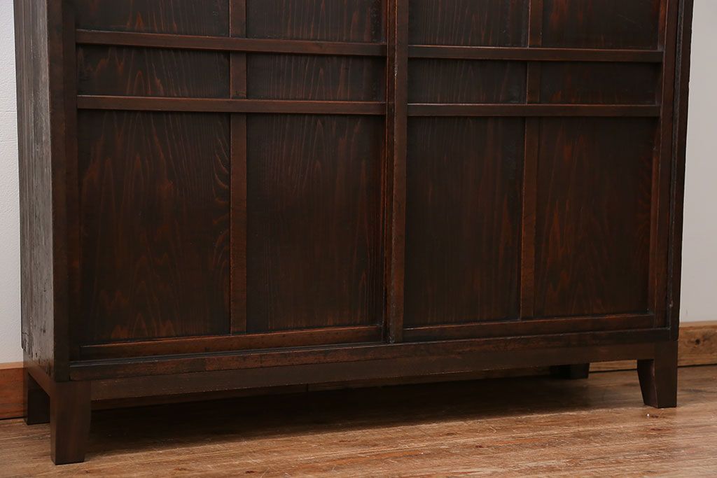 アンティーク家具　古民具・骨董 簡素な作りの脚付き収納棚(本棚)