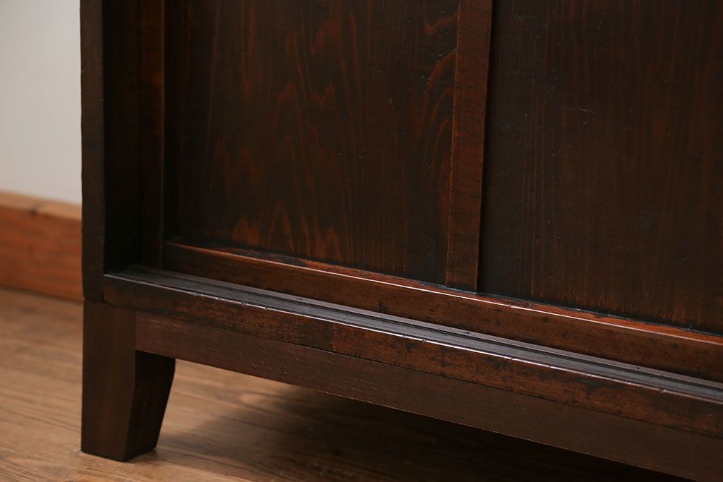 アンティーク家具　古民具・骨董 簡素な作りの脚付き収納棚(本棚)