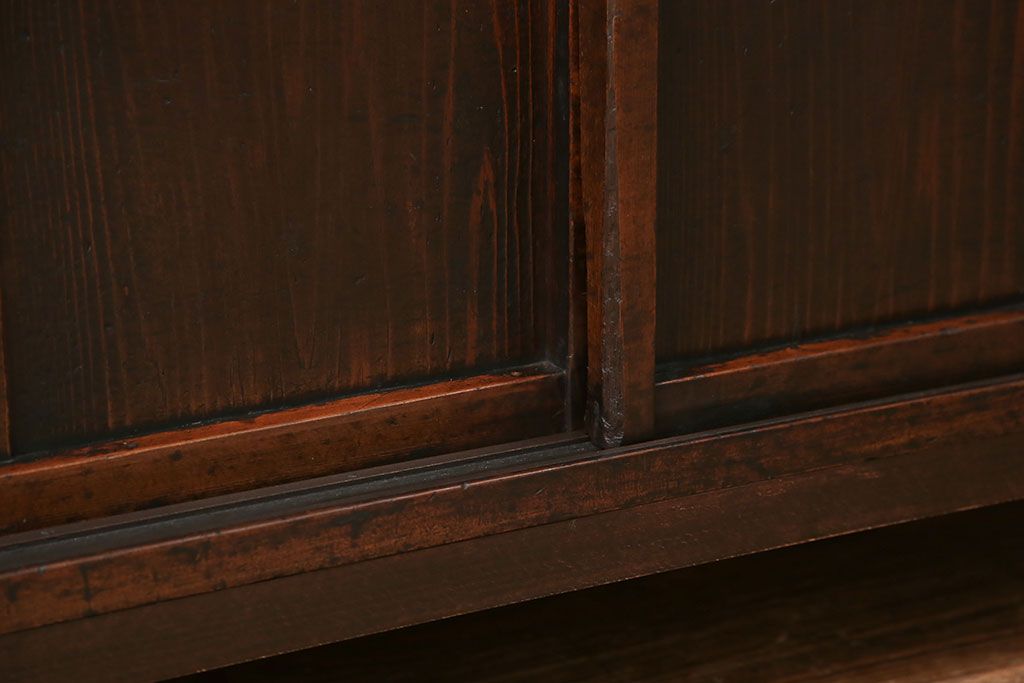 アンティーク家具　古民具・骨董 簡素な作りの脚付き収納棚(本棚)