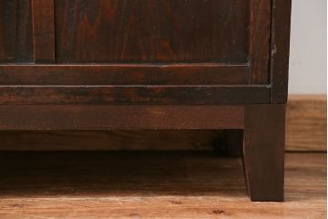 アンティーク家具　古民具・骨董 簡素な作りの脚付き収納棚(本棚)