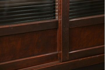 アンティーク家具　アンティーク 古い木のモールガラス食器棚(収納棚、茶箪笥)