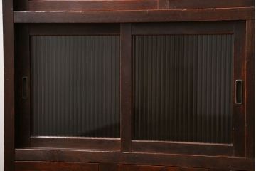アンティーク家具　アンティーク 古い木のモールガラス食器棚(収納棚、茶箪笥)