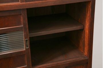 アンティーク家具　アンティーク 古い木のモールガラス食器棚(収納棚、茶箪笥)