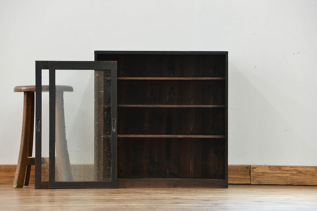 アンティーク家具　アンティーク 気泡ガラス入りの小さな収納棚