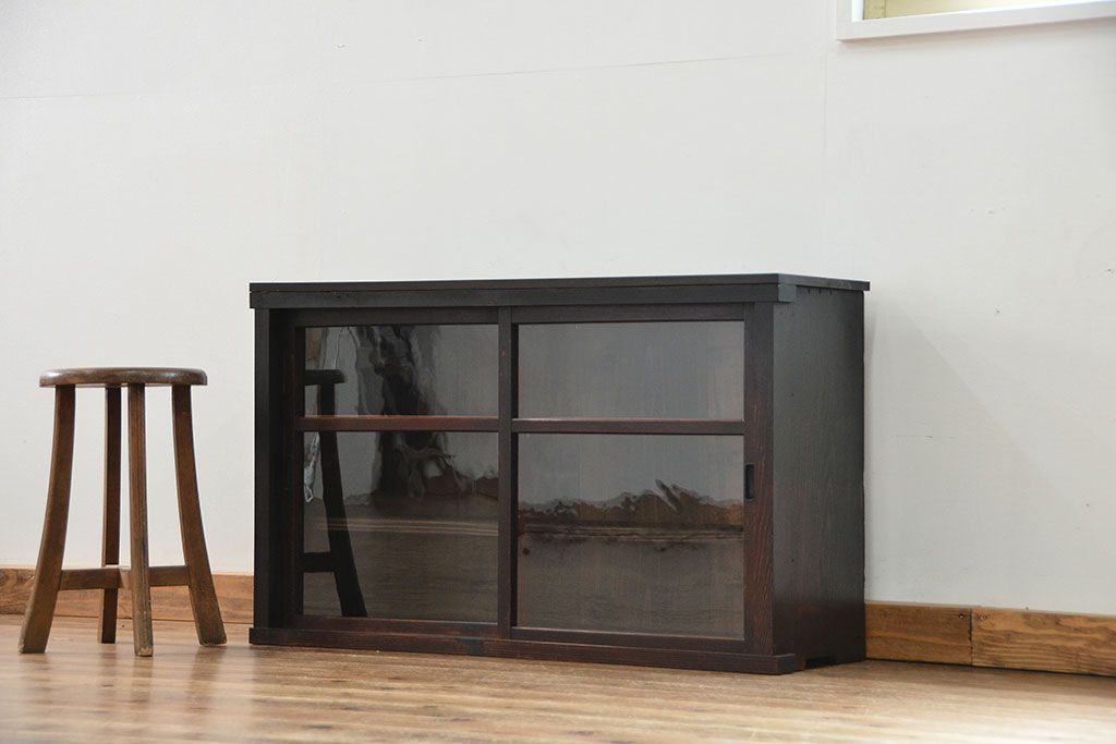 アンティーク家具　アンティーク 古い木の小さな収納棚(飾り棚)