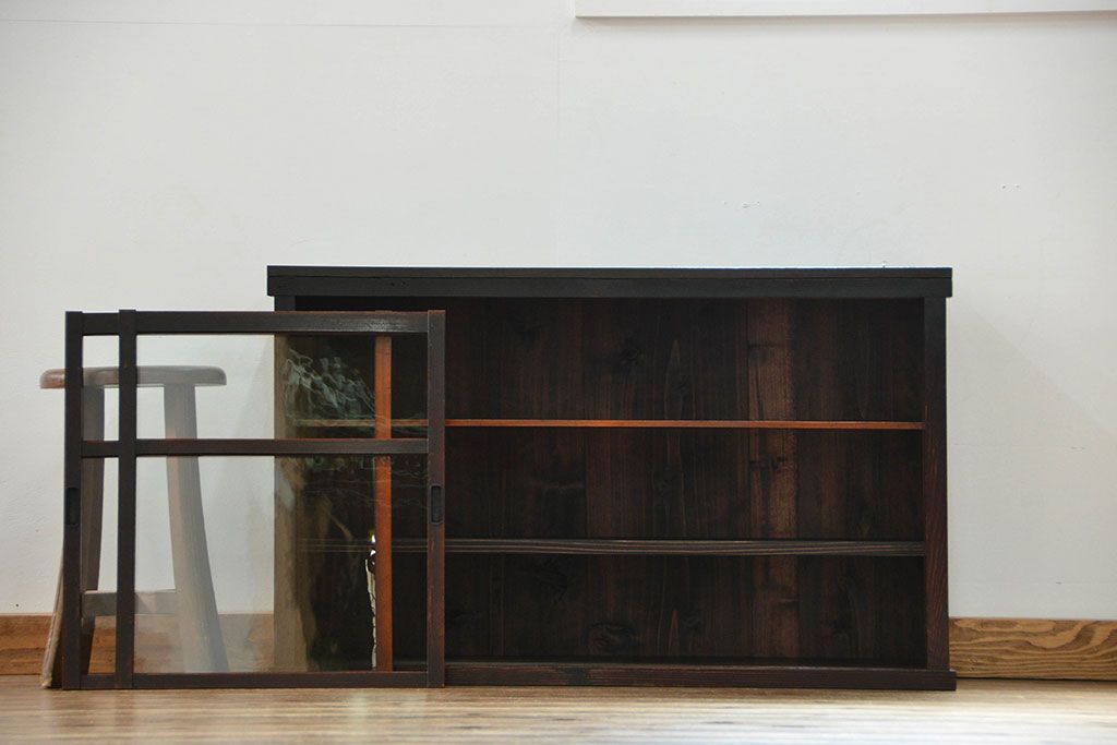 アンティーク家具　アンティーク 古い木の小さな収納棚(飾り棚)