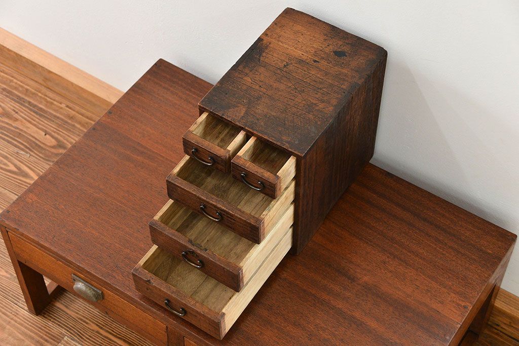 アンティーク家具　アンティーク 古い木の使い込まれた小引き出し