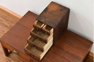 アンティーク家具　アンティーク 古い木の使い込まれた小引き出し
