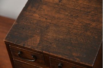 アンティーク家具　アンティーク 古い木の使い込まれた小引き出し