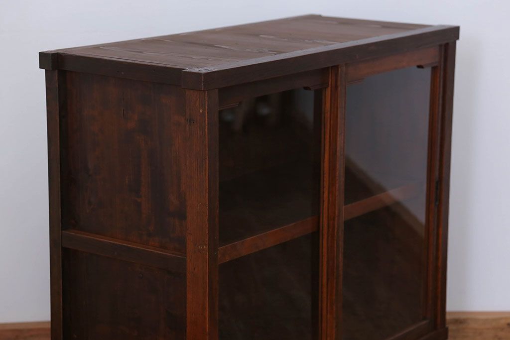 レトロ家具　昭和レトロ 古い木のシンプルな脚付き収納棚(ガラスケース、戸棚)