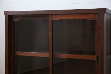レトロ家具　昭和レトロ 古い木のシンプルな脚付き収納棚(ガラスケース、戸棚)