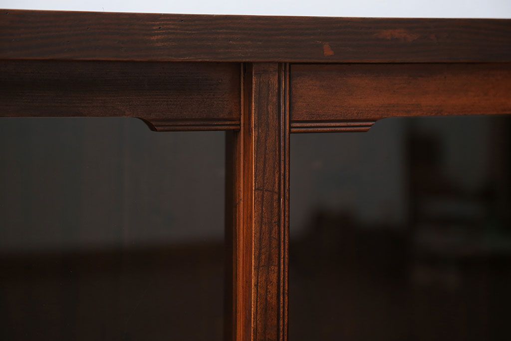 レトロ家具　昭和レトロ 古い木のシンプルな脚付き収納棚(ガラスケース、戸棚)