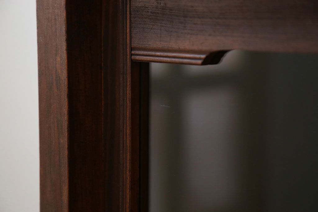 レトロ家具　昭和レトロ 古い木のシンプルな脚付き収納棚(ガラスケース、戸棚)