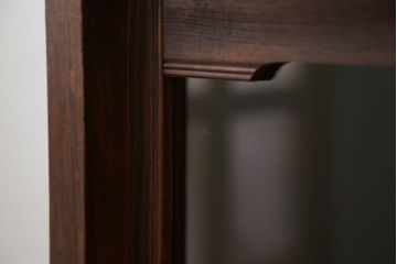 レトロ家具　昭和レトロ 古い木のシンプルな脚付き収納棚(ガラスケース、戸棚)