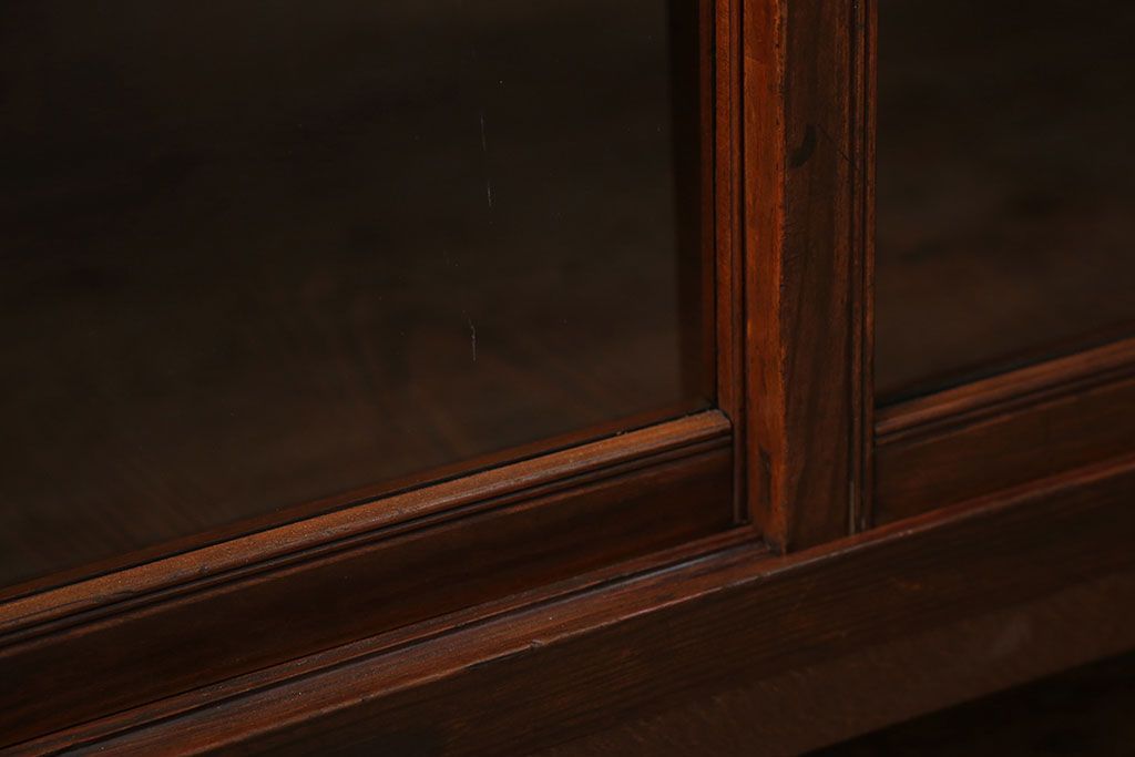 レトロ家具　昭和レトロ 古い木のシンプルな脚付き収納棚(ガラスケース、戸棚)