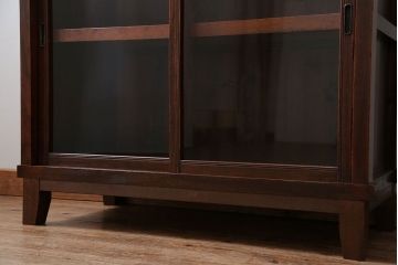 レトロ家具　昭和レトロ 古い木のシンプルな脚付き収納棚(ガラスケース、戸棚)