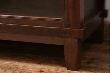 レトロ家具　昭和レトロ 古い木のシンプルな脚付き収納棚(ガラスケース、戸棚)