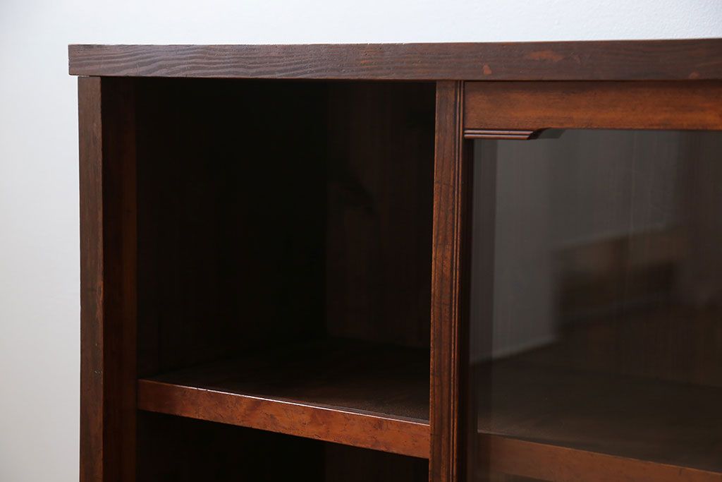 レトロ家具　昭和レトロ 古い木のシンプルな脚付き収納棚(ガラスケース、戸棚)