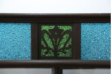 アンティーク家具　大正ロマン 古いタバコ屋の色ガラス入りショーケース(飾り棚、ガラスケース)