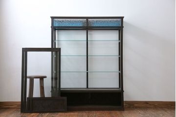 アンティーク家具　大正ロマン 古いタバコ屋の色ガラス入りショーケース(飾り棚、ガラスケース)