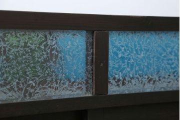 アンティーク家具　大正ロマン 古いタバコ屋の色ガラス入りショーケース(飾り棚、ガラスケース)