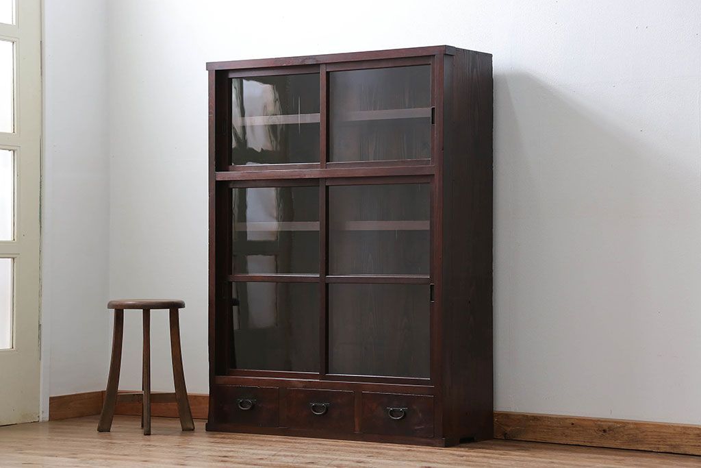 アンティーク家具　アンティーク 薄型ガラス収納棚(飾り棚、食器棚)