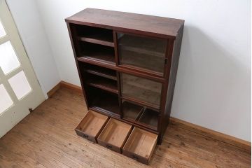 アンティーク家具　アンティーク 薄型ガラス収納棚(飾り棚、食器棚)