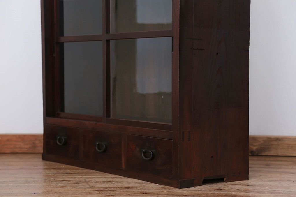 アンティーク家具　アンティーク 薄型ガラス収納棚(飾り棚、食器棚)