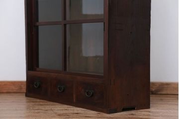 アンティーク家具　アンティーク 薄型ガラス収納棚(飾り棚、食器棚)