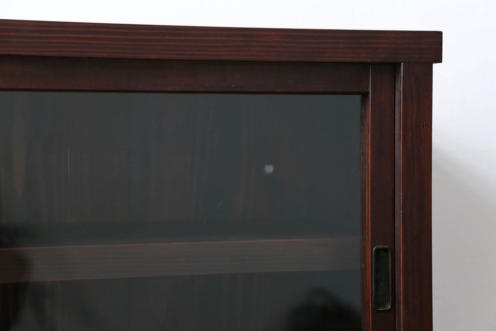 アンティーク家具　アンティーク 薄型ガラス収納棚(飾り棚、食器棚)