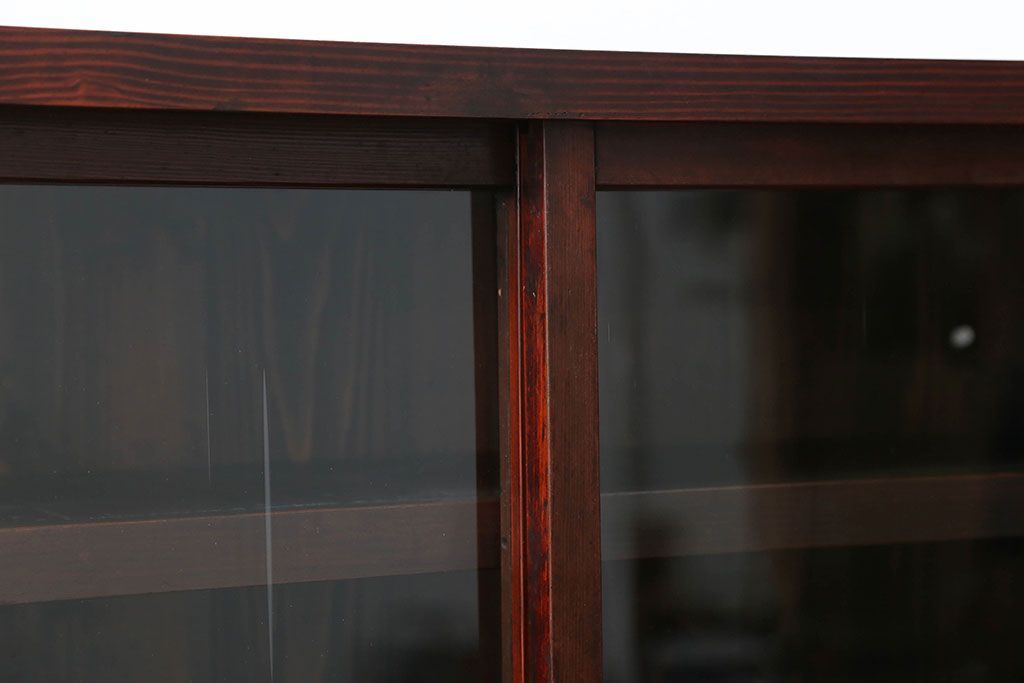 アンティーク家具　アンティーク 薄型ガラス収納棚(飾り棚、食器棚)