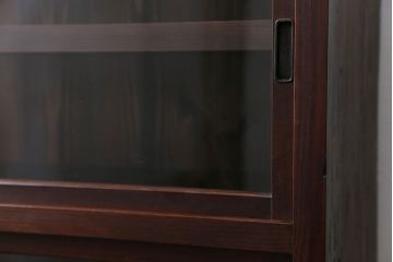 アンティーク家具　アンティーク 薄型ガラス収納棚(飾り棚、食器棚)