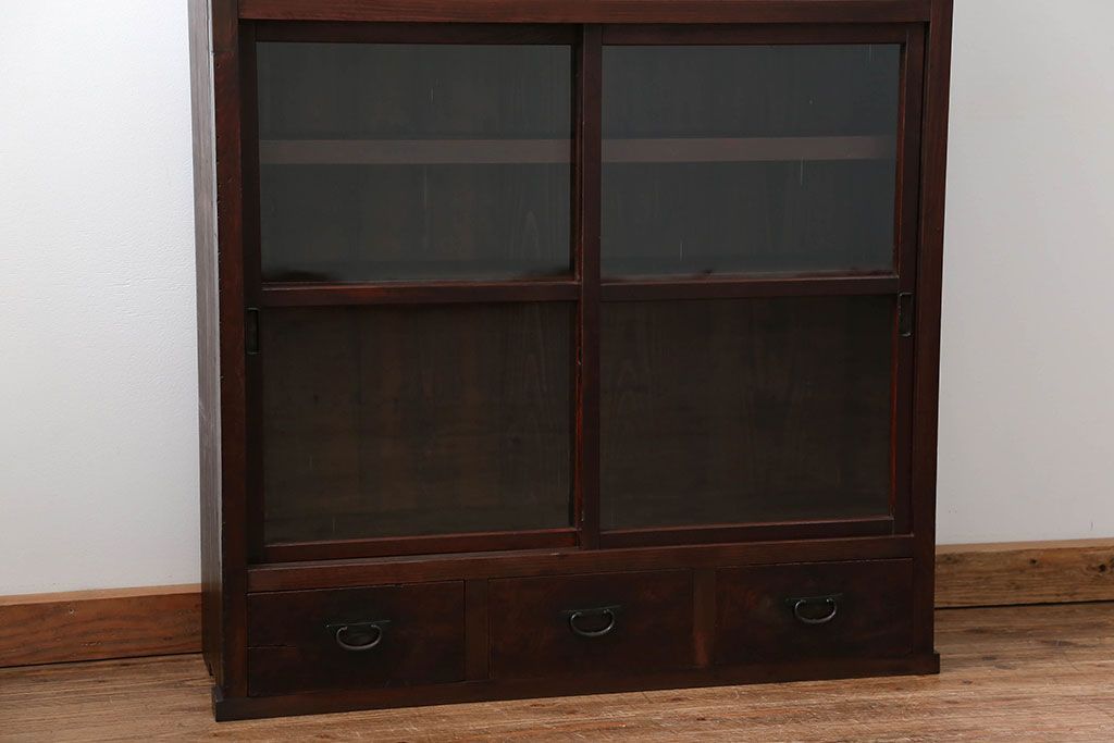 アンティーク家具　アンティーク 薄型ガラス収納棚(飾り棚、食器棚)