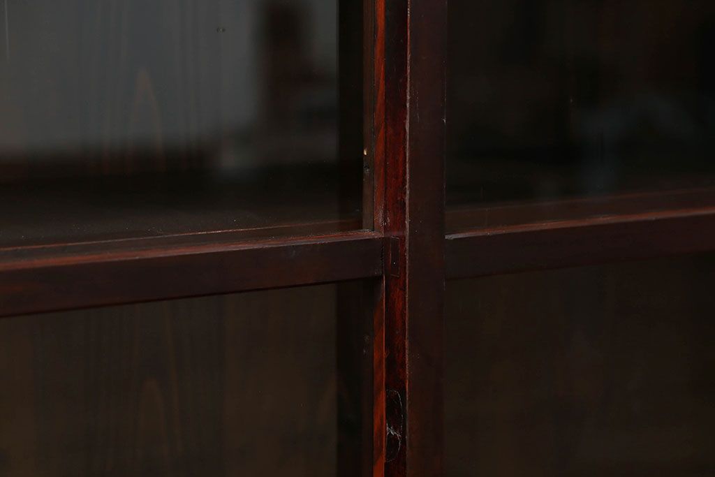 アンティーク家具　アンティーク 薄型ガラス収納棚(飾り棚、食器棚)