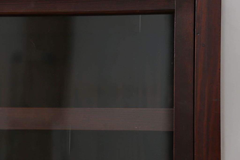 アンティーク家具　アンティーク 薄型ガラス収納棚(飾り棚、食器棚)