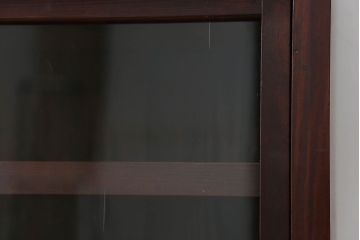 アンティーク家具　アンティーク 薄型ガラス収納棚(飾り棚、食器棚)