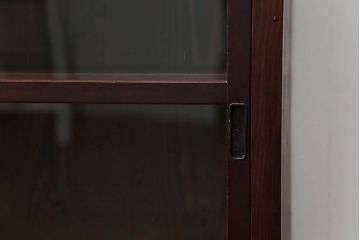 アンティーク家具　アンティーク 薄型ガラス収納棚(飾り棚、食器棚)