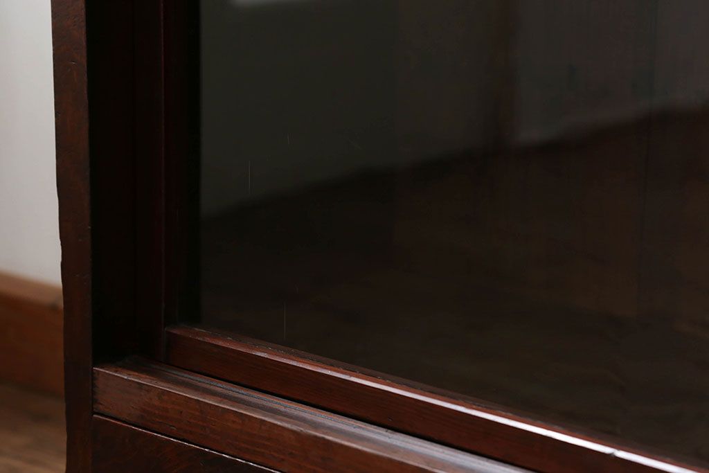 アンティーク家具　アンティーク 薄型ガラス収納棚(飾り棚、食器棚)